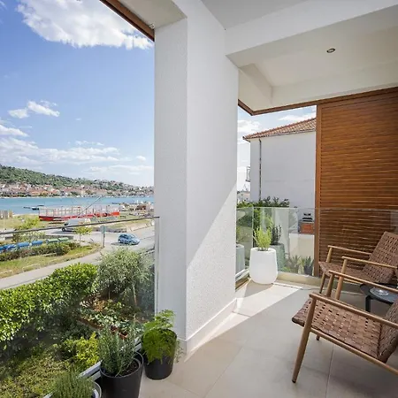 Urban Loft Next To The Beach Trogir Exterior photo