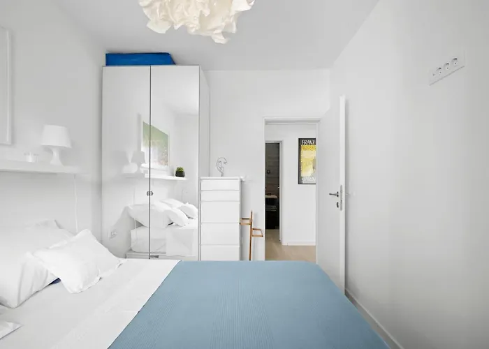 Urban Loft Next To The Beach