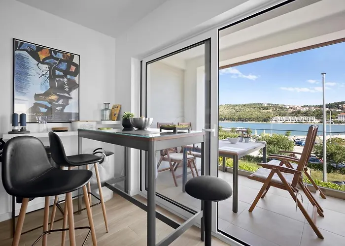 Urban Loft Next To The Beach